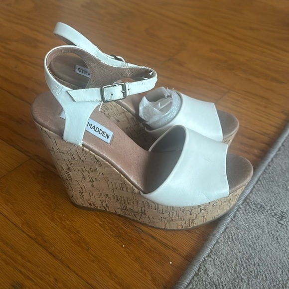 Steve Madden kidney white wedge new 6.5